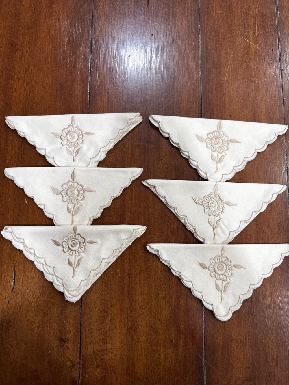 Set of 6 Embroidered Floral Cloth Napkins Ivory Beige Scalloped Edge Cottagecore